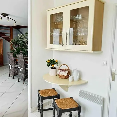 Le Capucine - Rive De Apartment