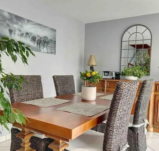 Le Capucine - Rive De *