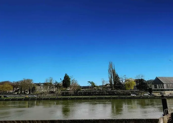 Le Capucine - Rive De Compiègne